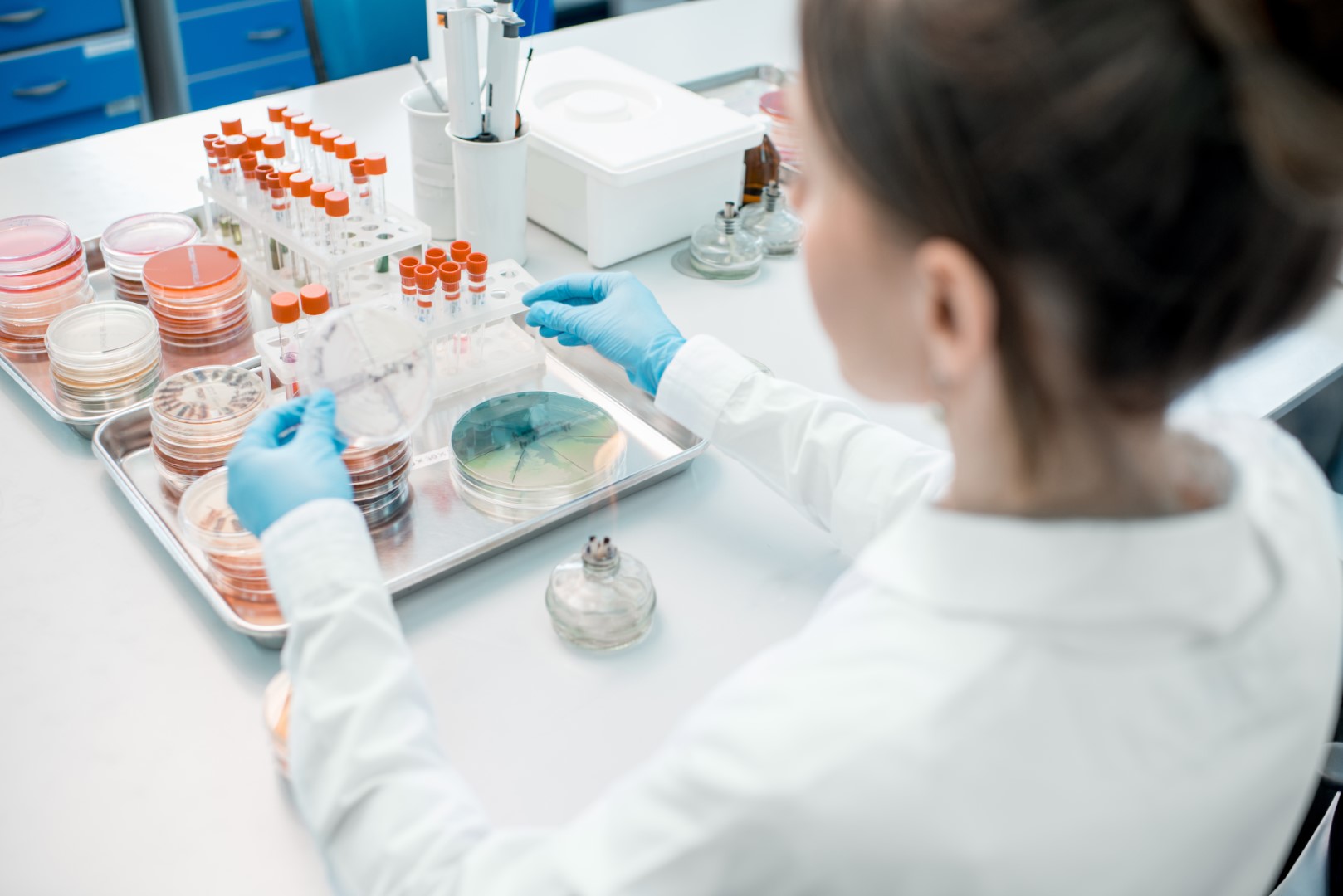 Gestión de residuos sanitarios en laboratorios: riesgos, tipos y la importancia de confiar en expertos